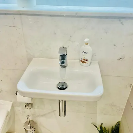 Luxurious Spacious In Central City!! Apartment *