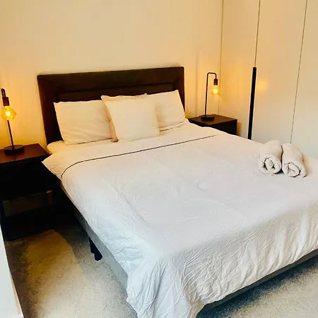 Luxurious Spacious In Central City!!