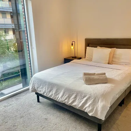 Luxurious Spacious In Central City!! *